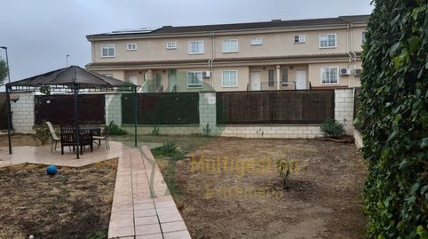 Foto 3 de Casa adosada de alquiler en Mejostilla, Cáceres Capital