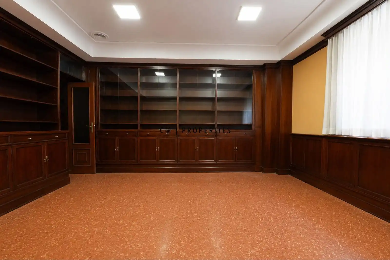 Büro zur Miete in Valencia mit Klimaanlage, Heizung und Terrasse