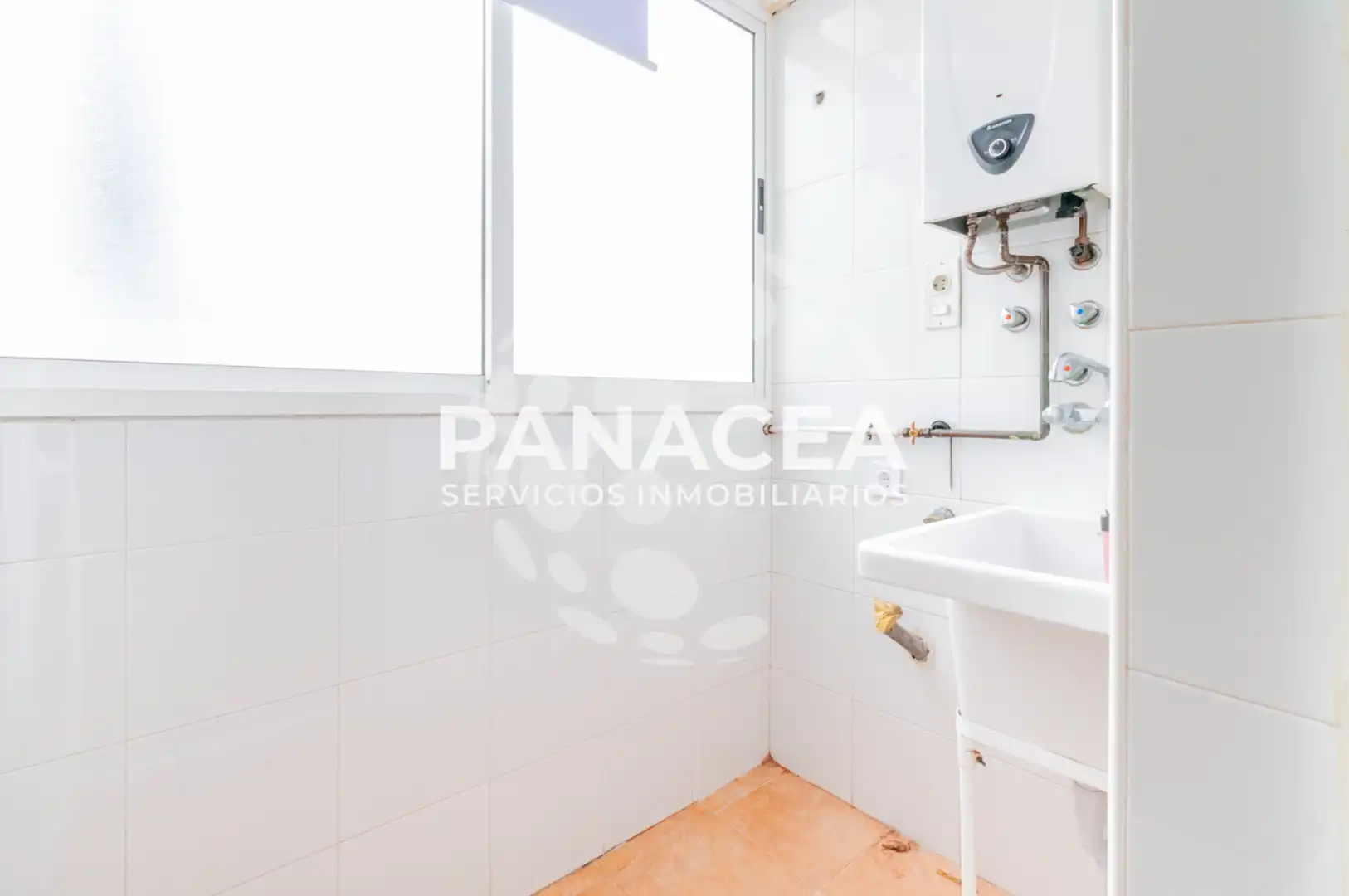 Bathroom of Flat for sale in Roquetas de Mar  with Balcony and Community pool