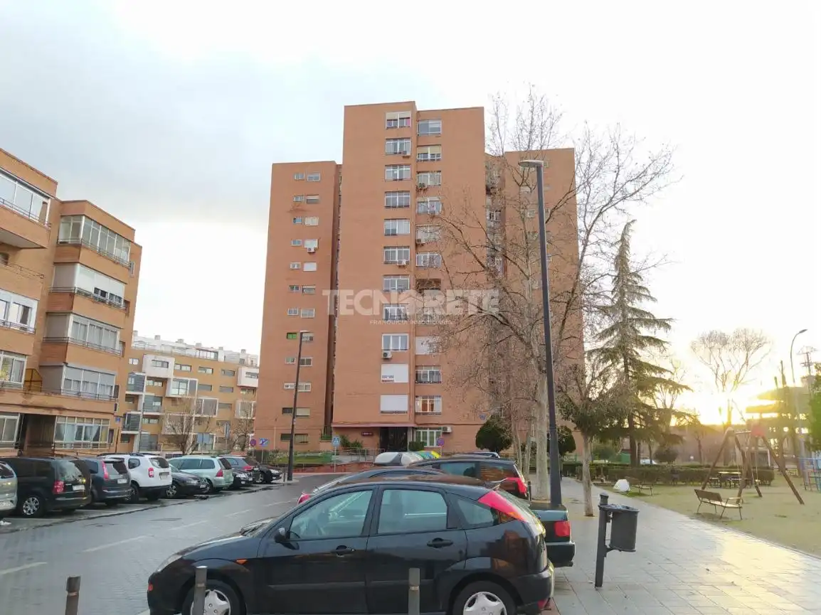 Vista exterior de Piso en venta en Guadalajara con Calefacción