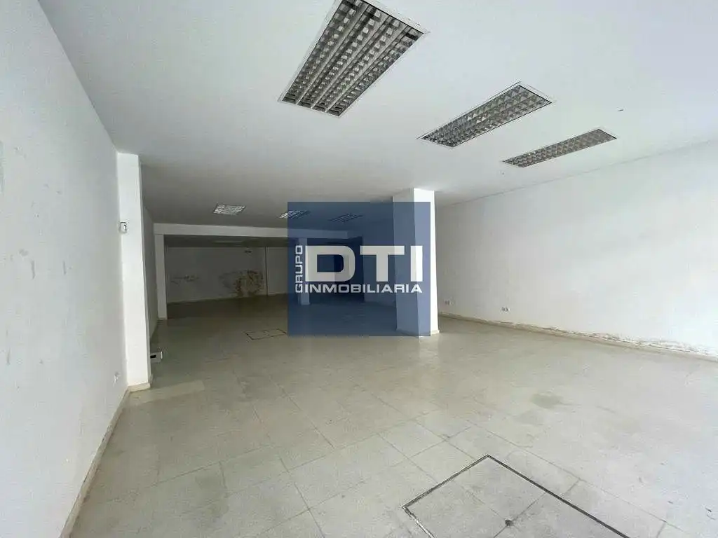 Local comercial en venta en Avenida Primero de Mayo, imagen 3
