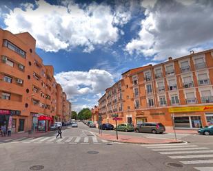 Vista exterior de Àtic en venda en Valdemoro amb Aire condicionat, Calefacció i Jardí privat
