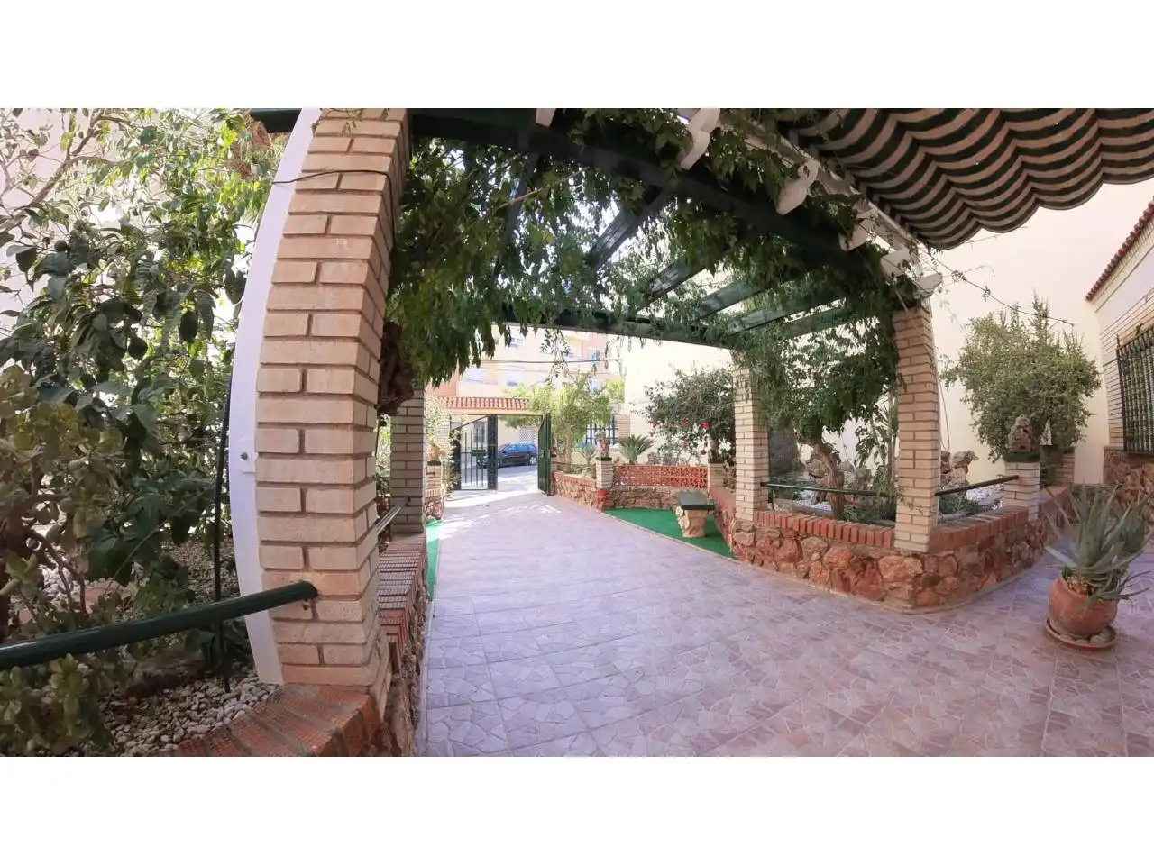 Vista exterior de Casa o xalet en venda en El Ejido amb Calefacció, Jardí privat i Terrassa