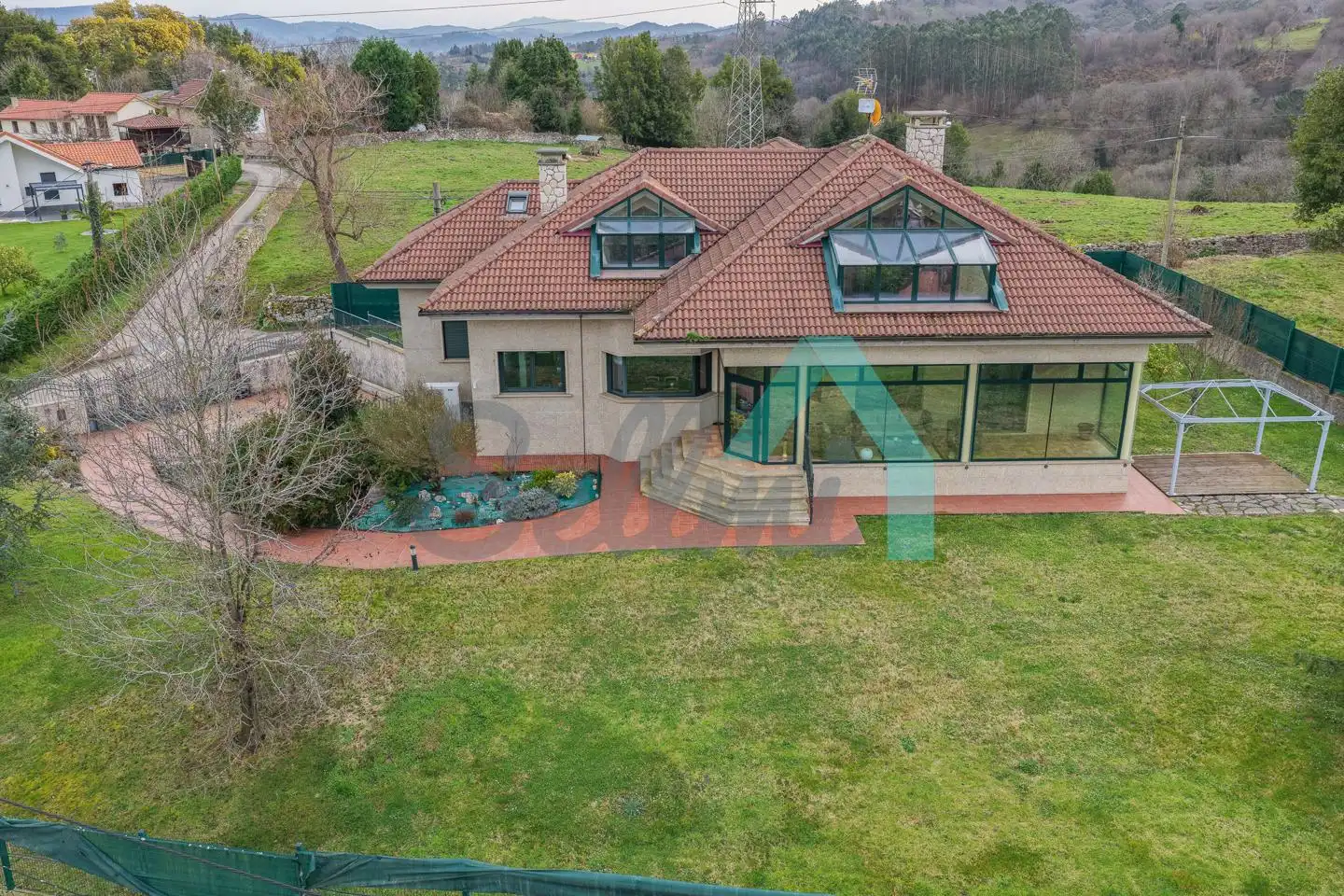 Casa amb jardí en venda a Mieres