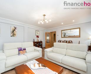 Sala d'estar de Pis en venda en  Madrid Capital amb Calefacció, Moblat i Alarma
