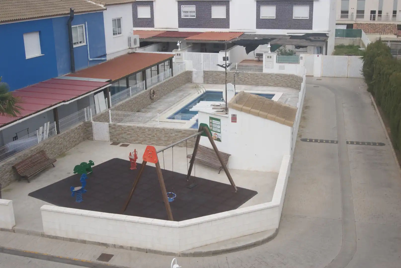 Piscina de Casa adosada en venda en Almazora / Almassora amb Aire condicionat, Terrassa i Piscina comunitària