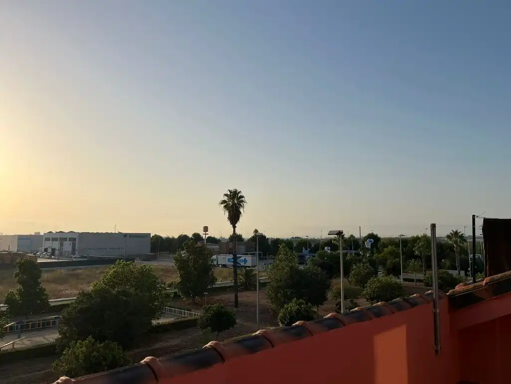 Außenansicht von Einfamilien-Reihenhaus zur Miete in Alcàsser mit Klimaanlage, Heizung und Terrasse