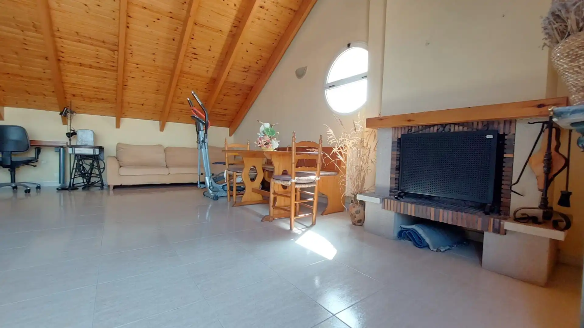 Sala d'estar de Casa adosada en venda en Viladecavalls amb Aire condicionat, Calefacció i Jardí privat