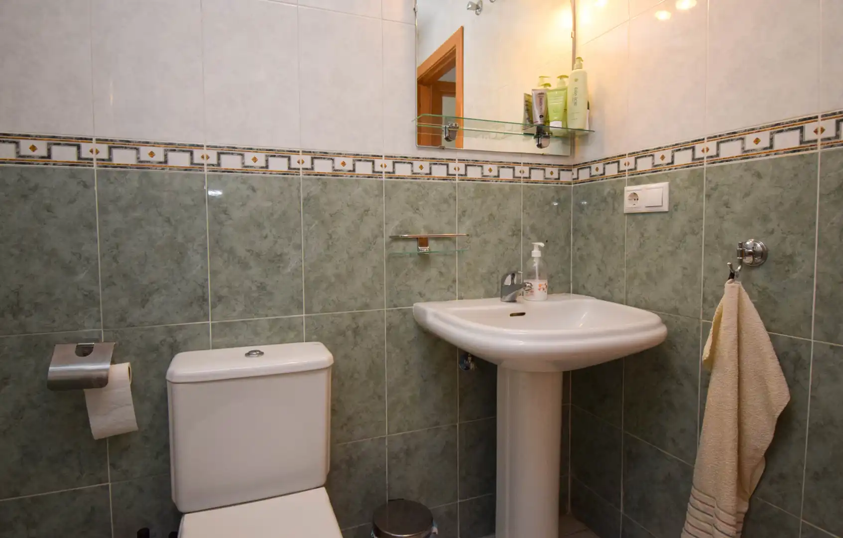 Bany de Apartament en venda en Benalmádena amb Aire condicionat, Terrassa i Moblat