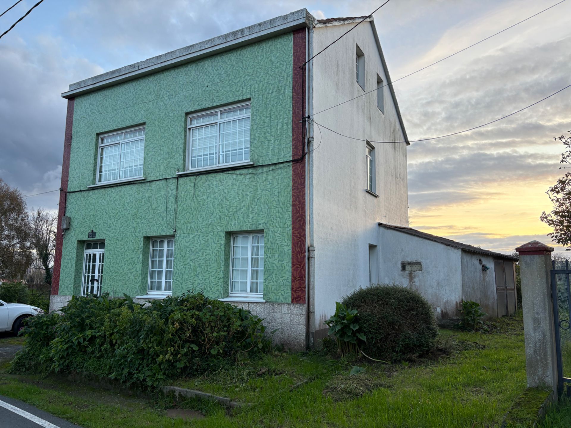 Vista exterior de Casa o xalet en venda en Ferrol amb Jardí privat, Traster i Moblat