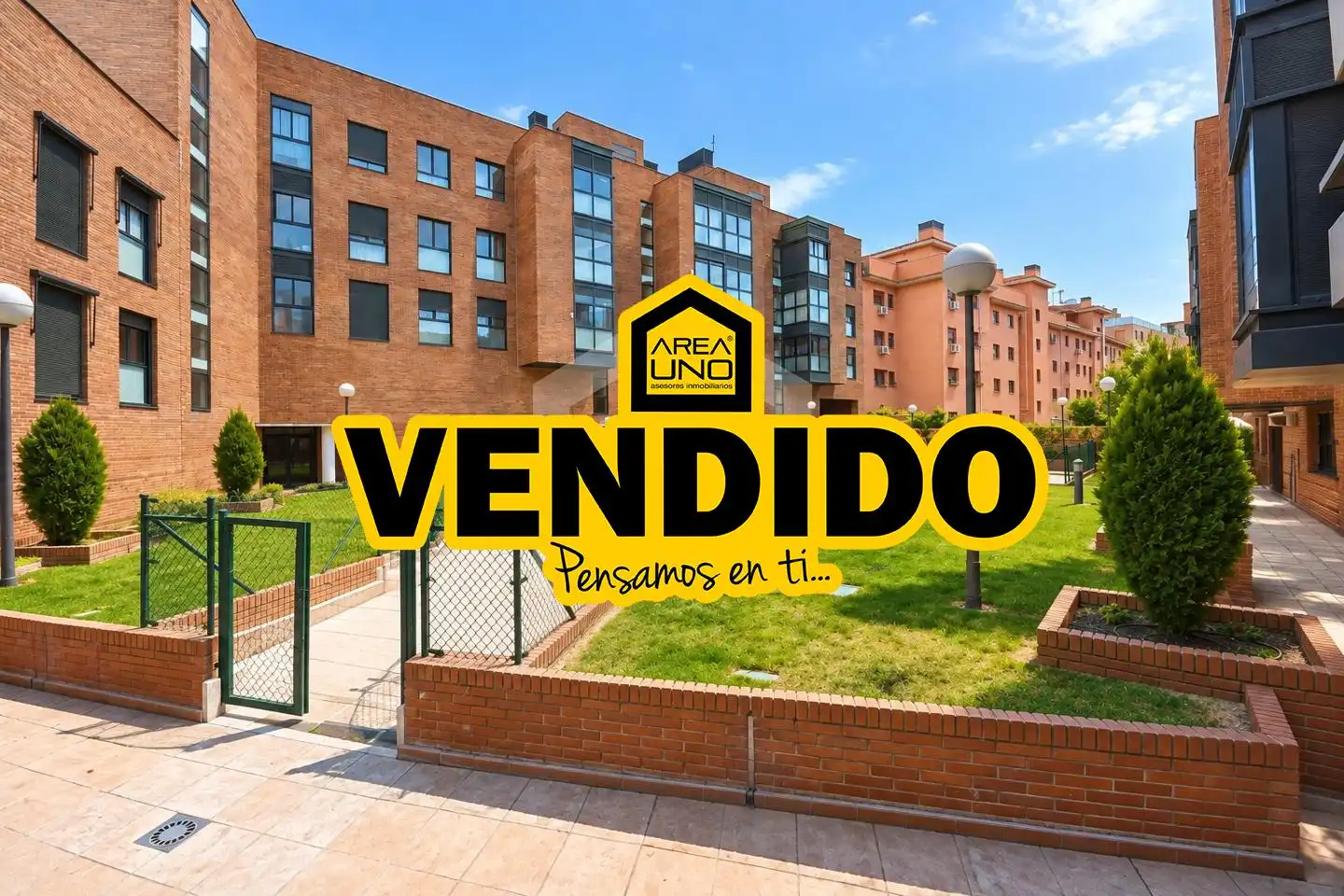Vista exterior de Apartament en venda en Madrid amb Calefacció, Traster i Piscina comunitària