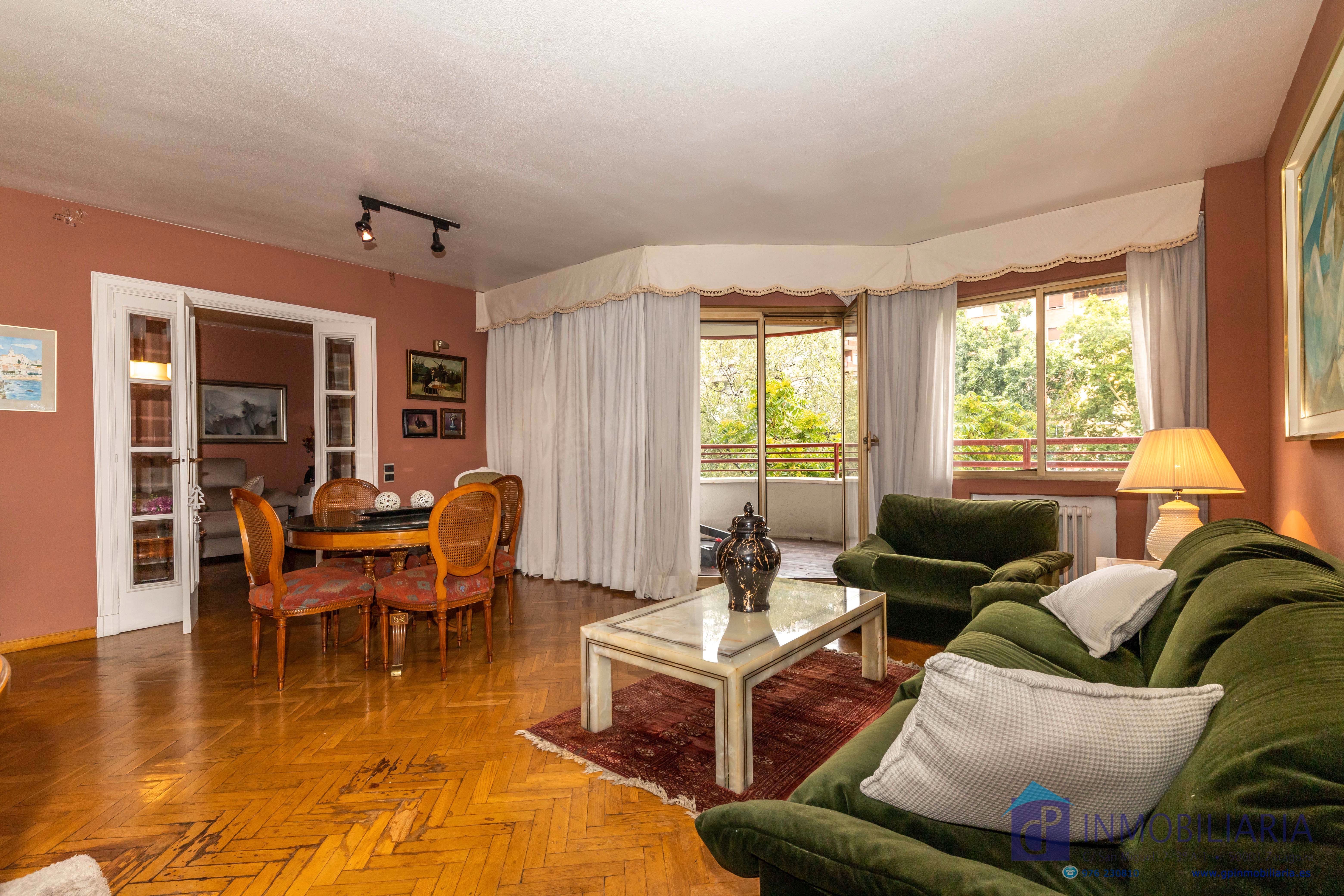 Living room of Flat for sale in  Zaragoza Capital  with Parquet flooring, Terrace and Storage room