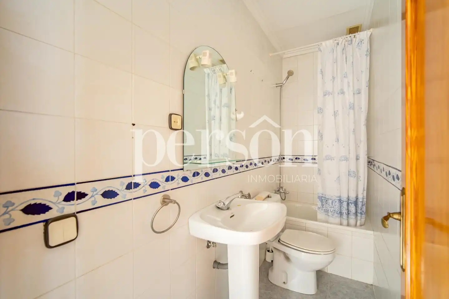 Bany de Casa o xalet en venda en Rocafort amb Aire condicionat, Jardí privat i Terrassa