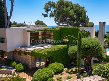 Casa con piscina en venta en Carrer de Planelles