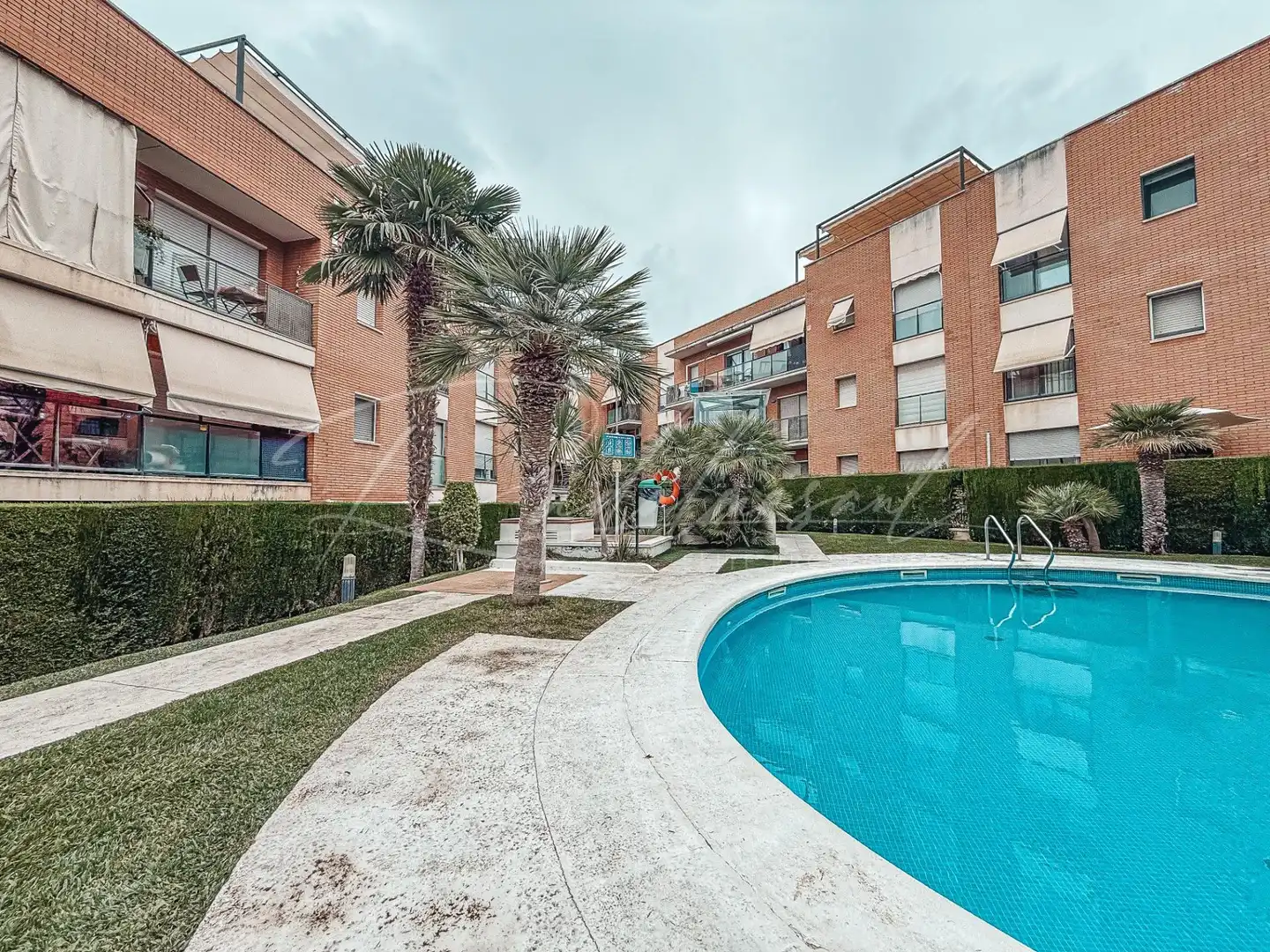 Schwimmbecken von Wohnung zum Verkauf in Cambrils mit Klimaanlage, Heizung und Privatgarten