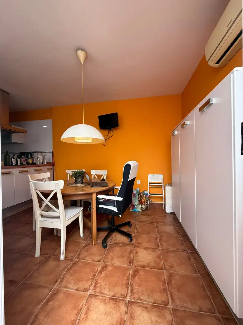 Esszimmer von Einfamilien-Reihenhaus zum Verkauf in Dos Hermanas mit Klimaanlage, Möbliert und Ofen
