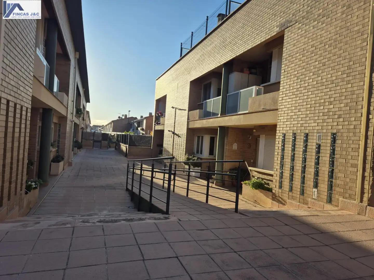 Vista exterior de Casa adosada en venta en Zaragoza con Aire acondicionado, Calefacción y Jardín privado