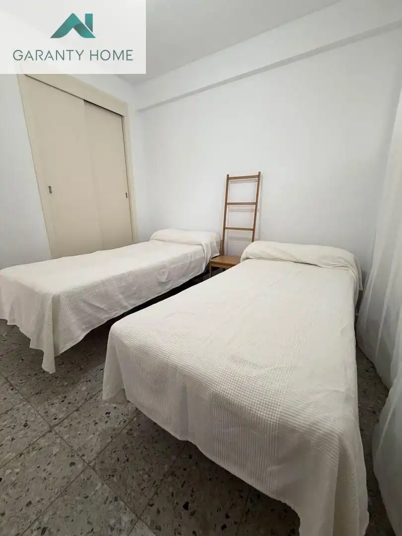 Habitación de Piso de alquiler en Torremolinos con Amueblado, Balcón y Piscina comunitaria