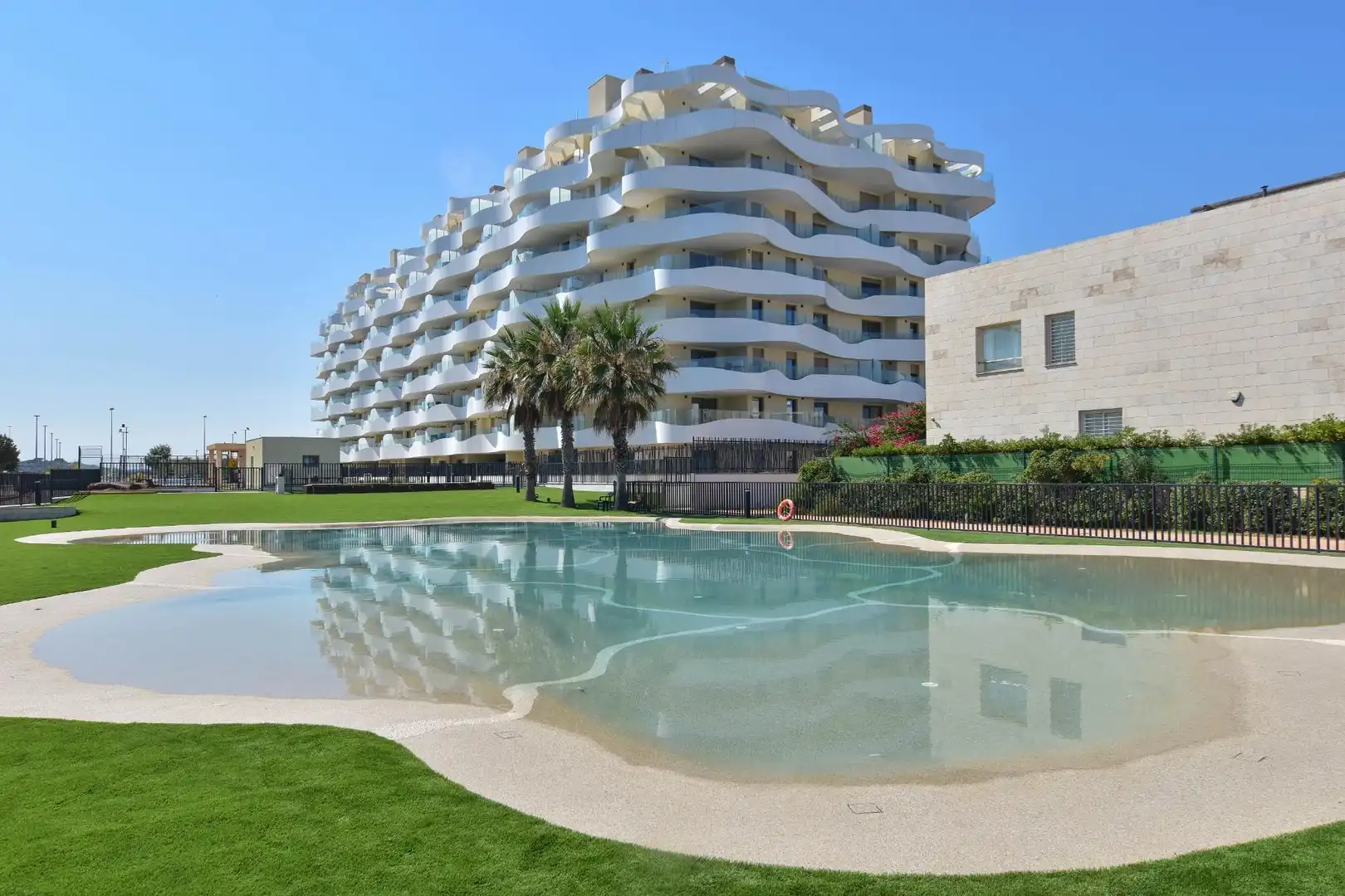 Piscina de Apartament de lloguer en El Puig de Santa Maria amb Aire condicionat, Calefacció i Jardí privat