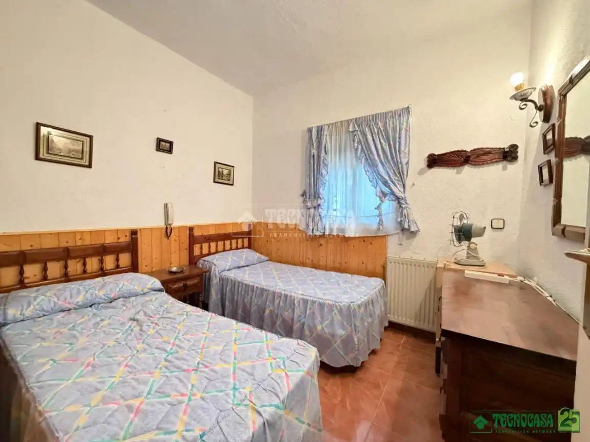Habitación de Casa o chalet en venta en Villar de Cañas con Calefacción, Piscina y Amueblado
