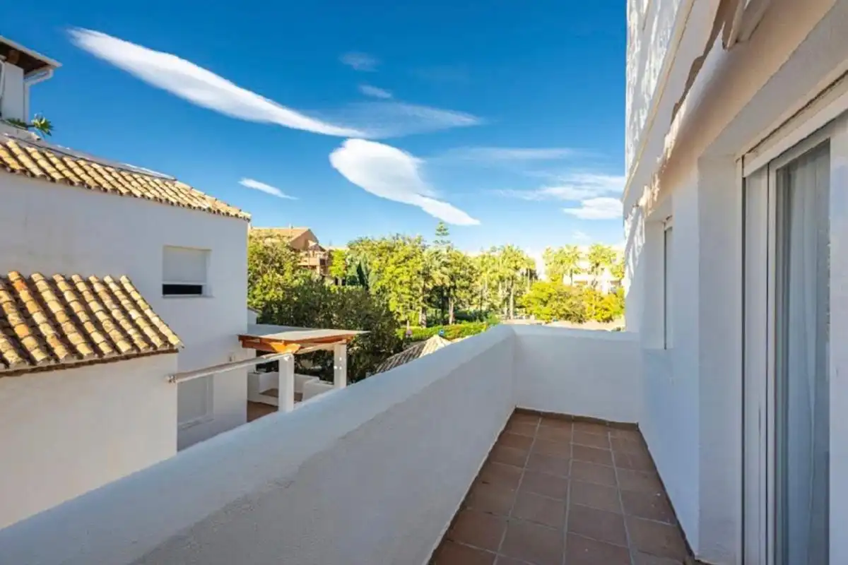 Außenansicht von Wohnung zum Verkauf in Marbella mit Klimaanlage, Heizung und Schwimmbad