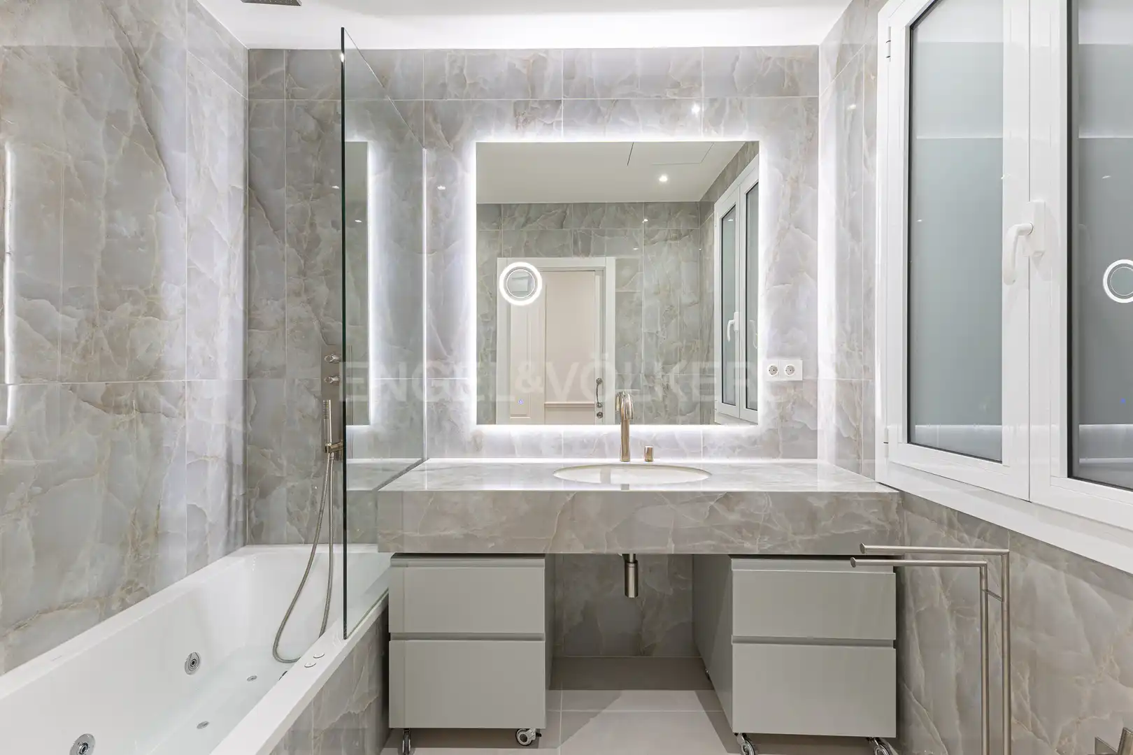 Bathroom of Flat for rent in Barcelona  with Air Conditioner, Heating and Parquet flooring
