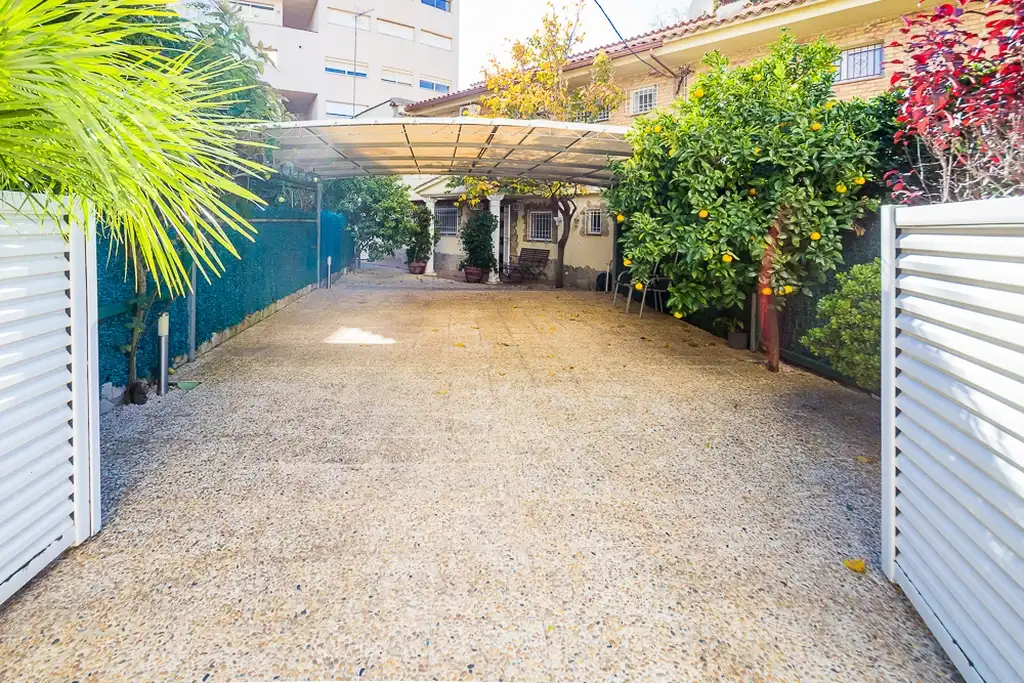 Parking de Casa adosada en venta en Castell d'Aro, Platja d'Aro i s'Agaró con Aire acondicionado, Calefacción y Jardín privado