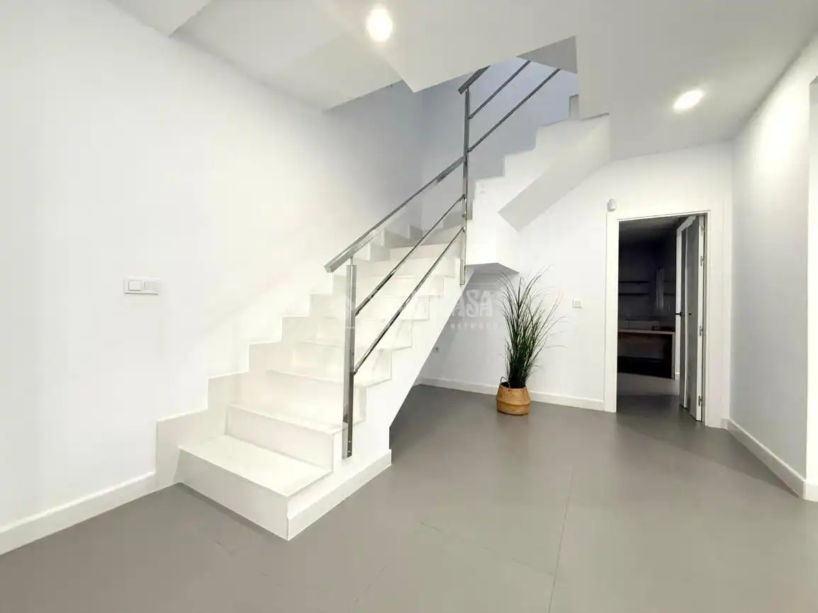 Casa adosada en venta en Almería con Calefacción y Terraza