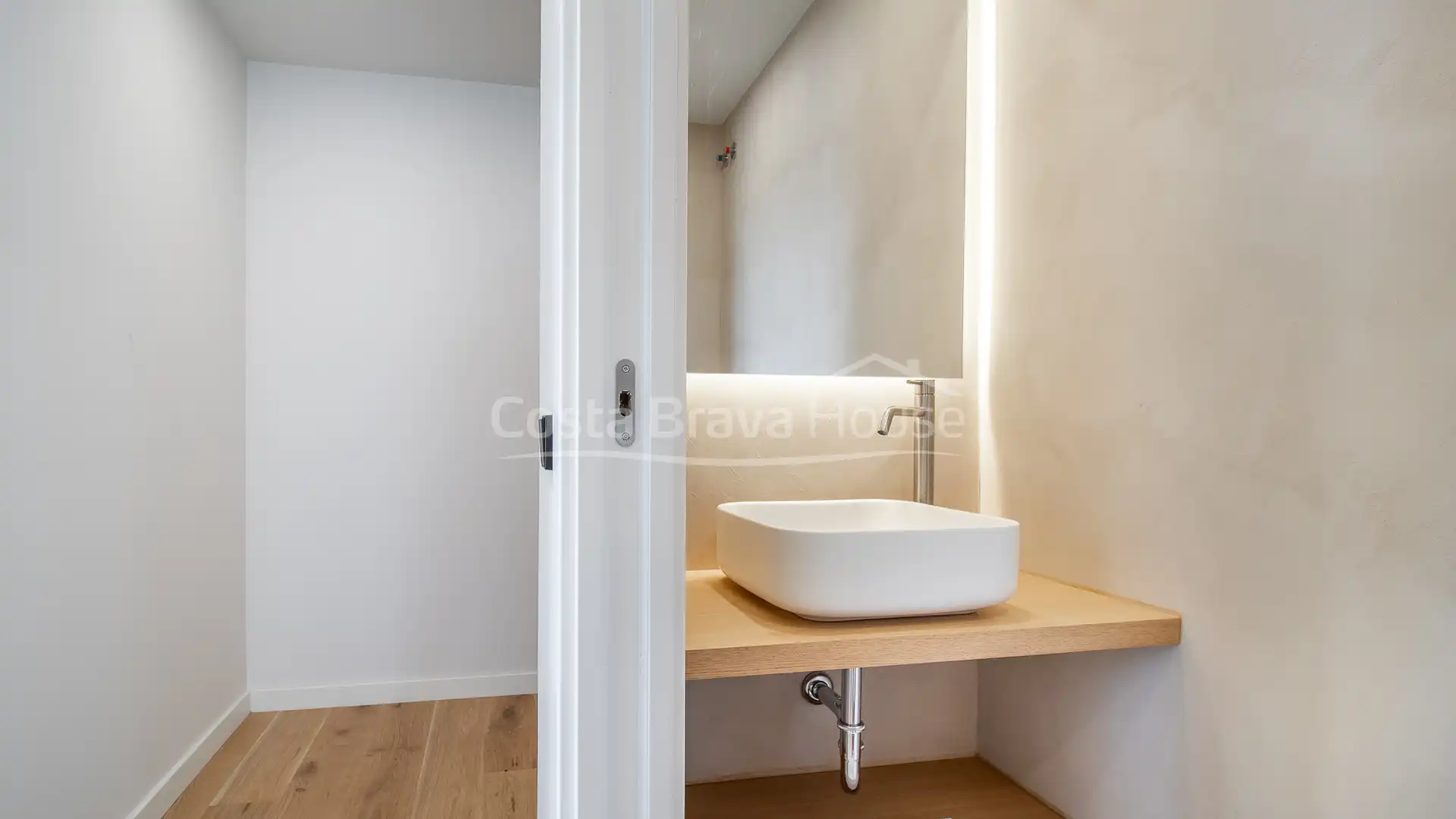 Bany de Apartament en venda en Palamós amb Aire condicionat, Calefacció i Jardí privat