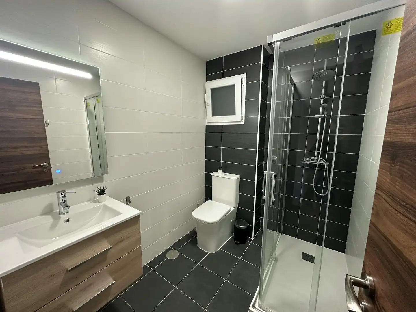 Bathroom of Flat for rent in Madrid  with Heating, Furnished and Washing machine