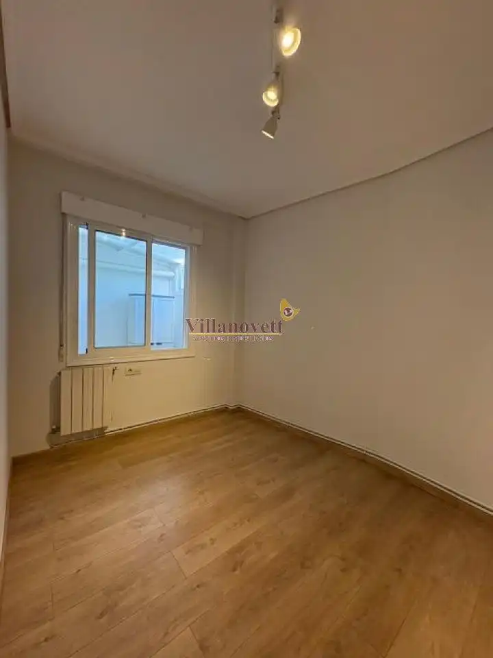 Habitación de Piso de alquiler en Vigo  con Calefacción