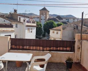 Vista exterior de Casa adosada en venda en Baza amb Aire condicionat, Terrassa i Traster
