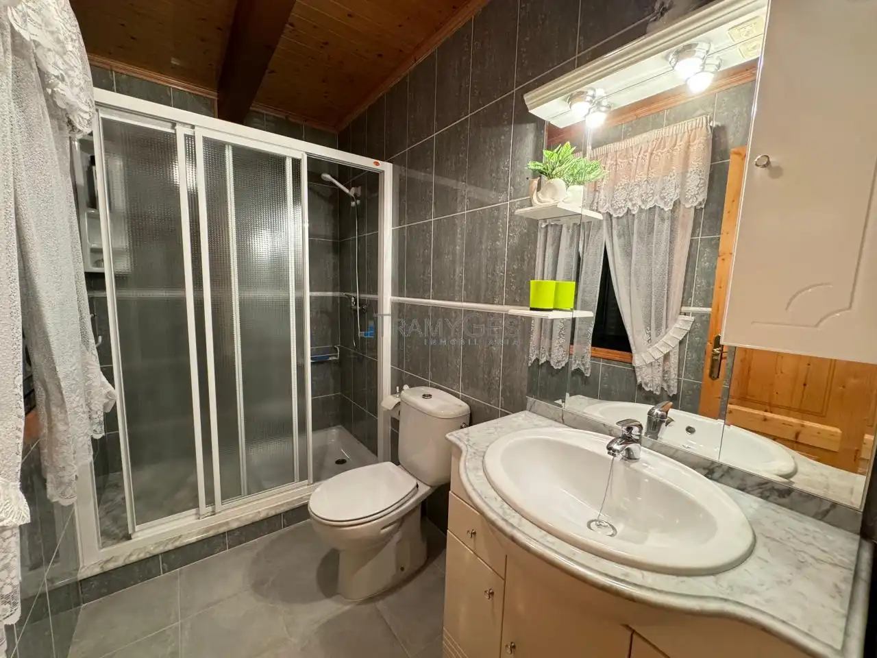 Baño de Casa o chalet en venta en Redondela con Calefacción, Jardín privado y Terraza