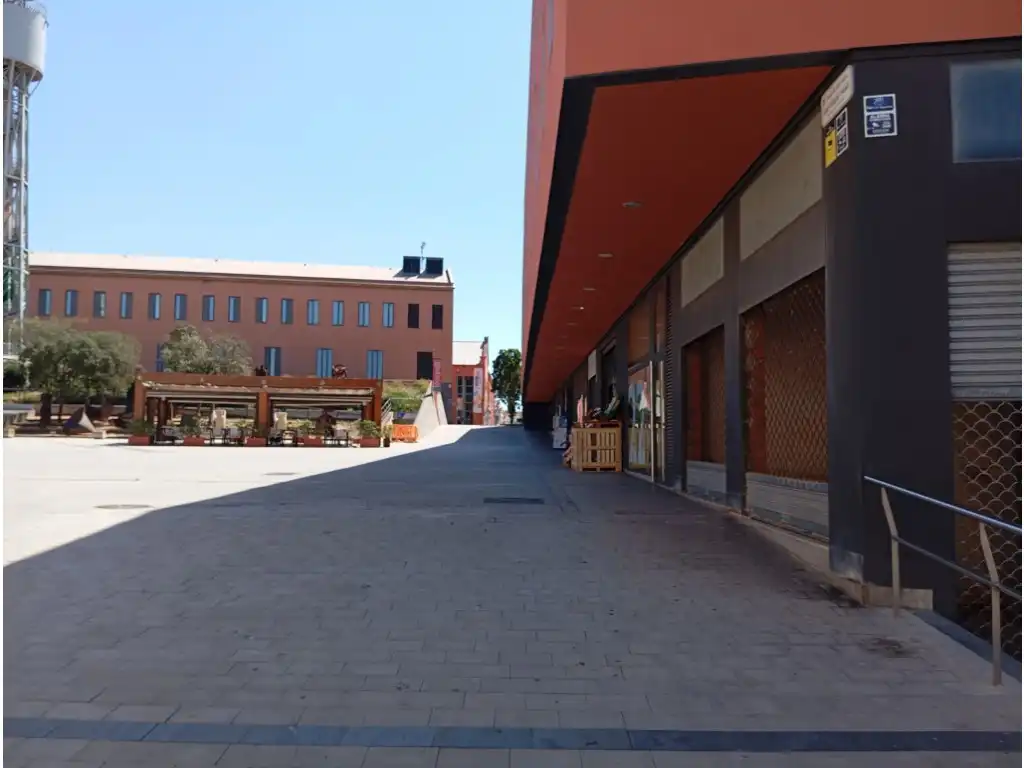 Business premises for sale in Calle Pi I Margall, imagen 5