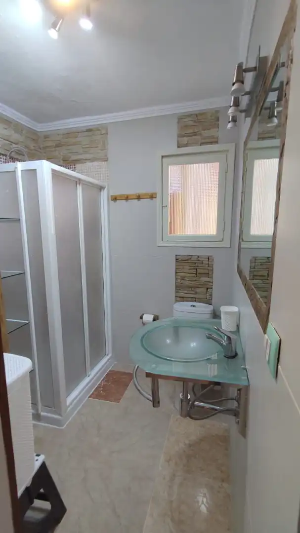 Bathroom of Flat for sale in Sevilla  with Storage room and Furnished