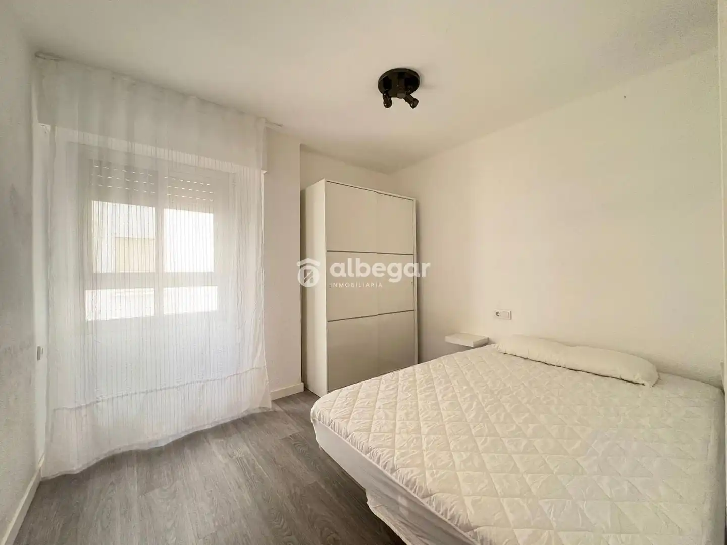 Dormitori de Pis de lloguer en Valencia amb Aire condicionat, Parquet i Terrassa