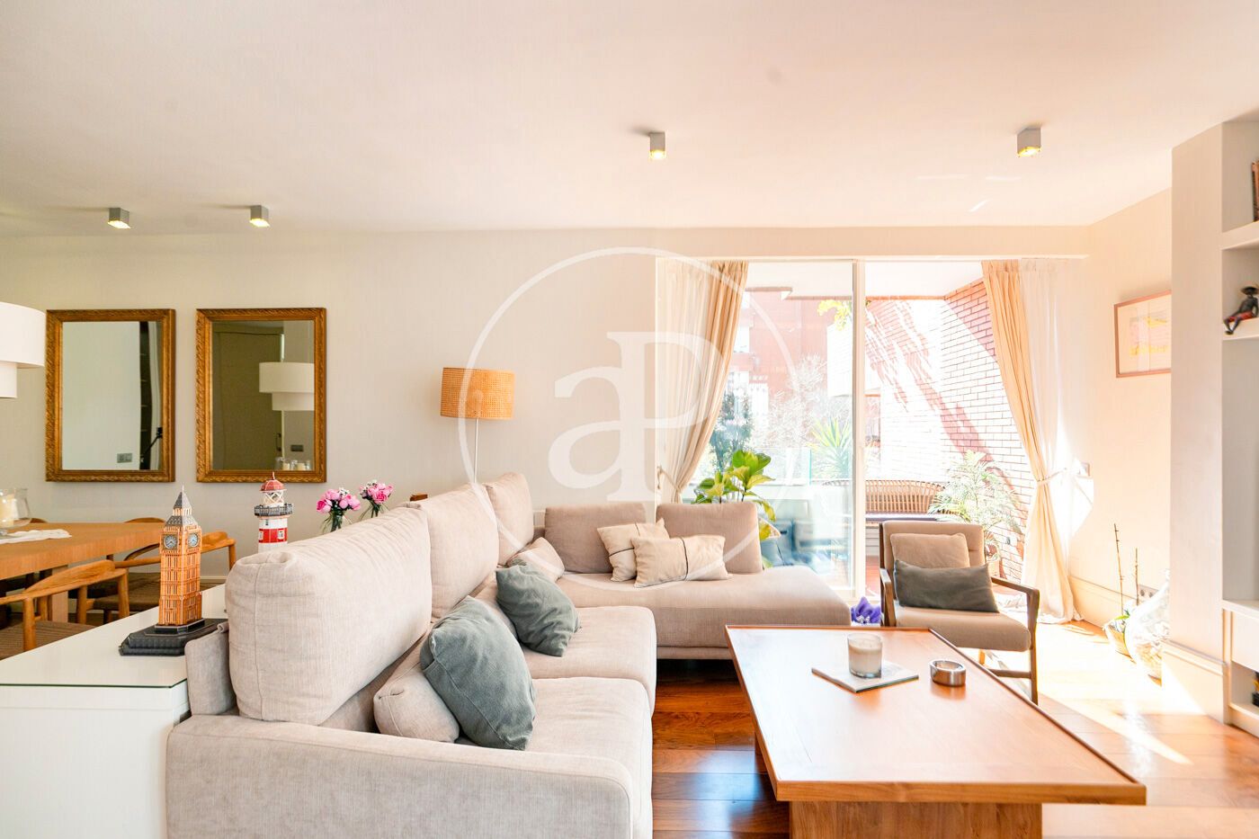 Sala d'estar de Pis en venda en  Barcelona Capital amb Aire condicionat, Calefacció i Jardí privat