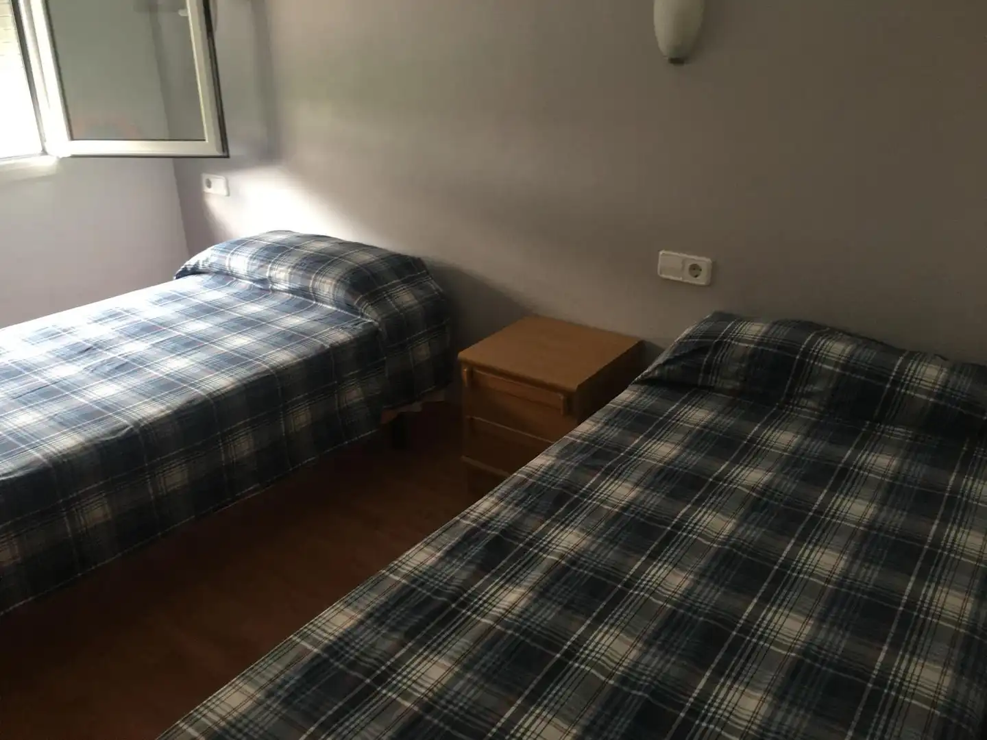 Dormitori de Casa adosada en venda en Salt amb Aire condicionat, Calefacció i Jardí privat