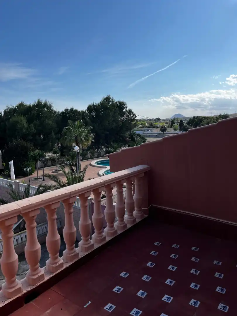 Außenansicht von Country house zum Verkauf in Mutxamel mit Privatgarten und Terrasse