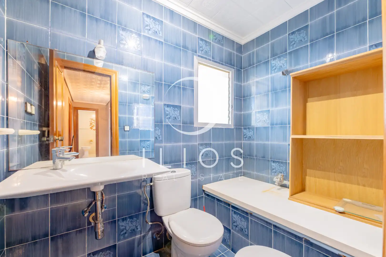 Bathroom of Flat for sale in Manises  with Air Conditioner, Terrace and Balcony