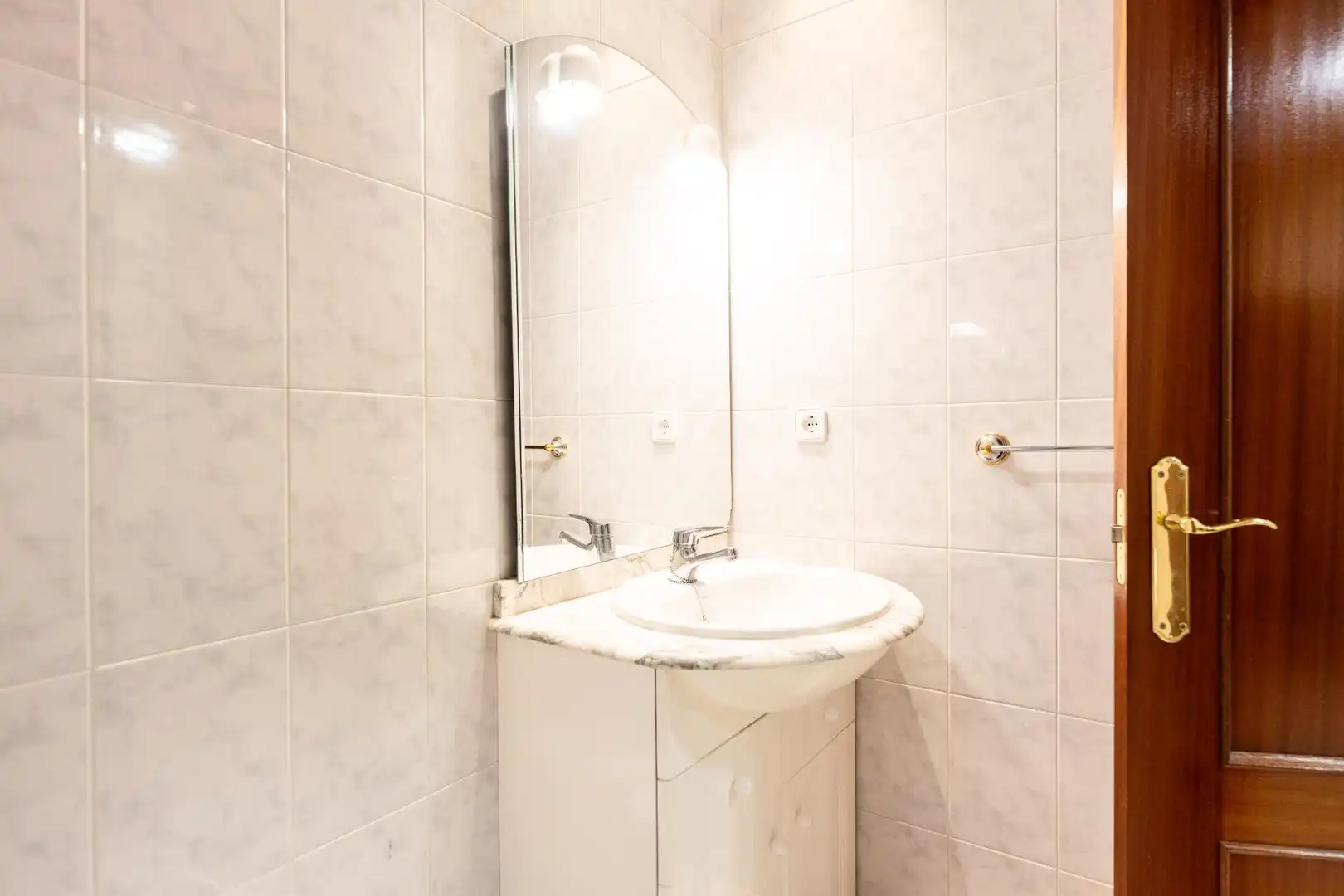 Bany de Local en venda en Madrid amb Aire condicionat