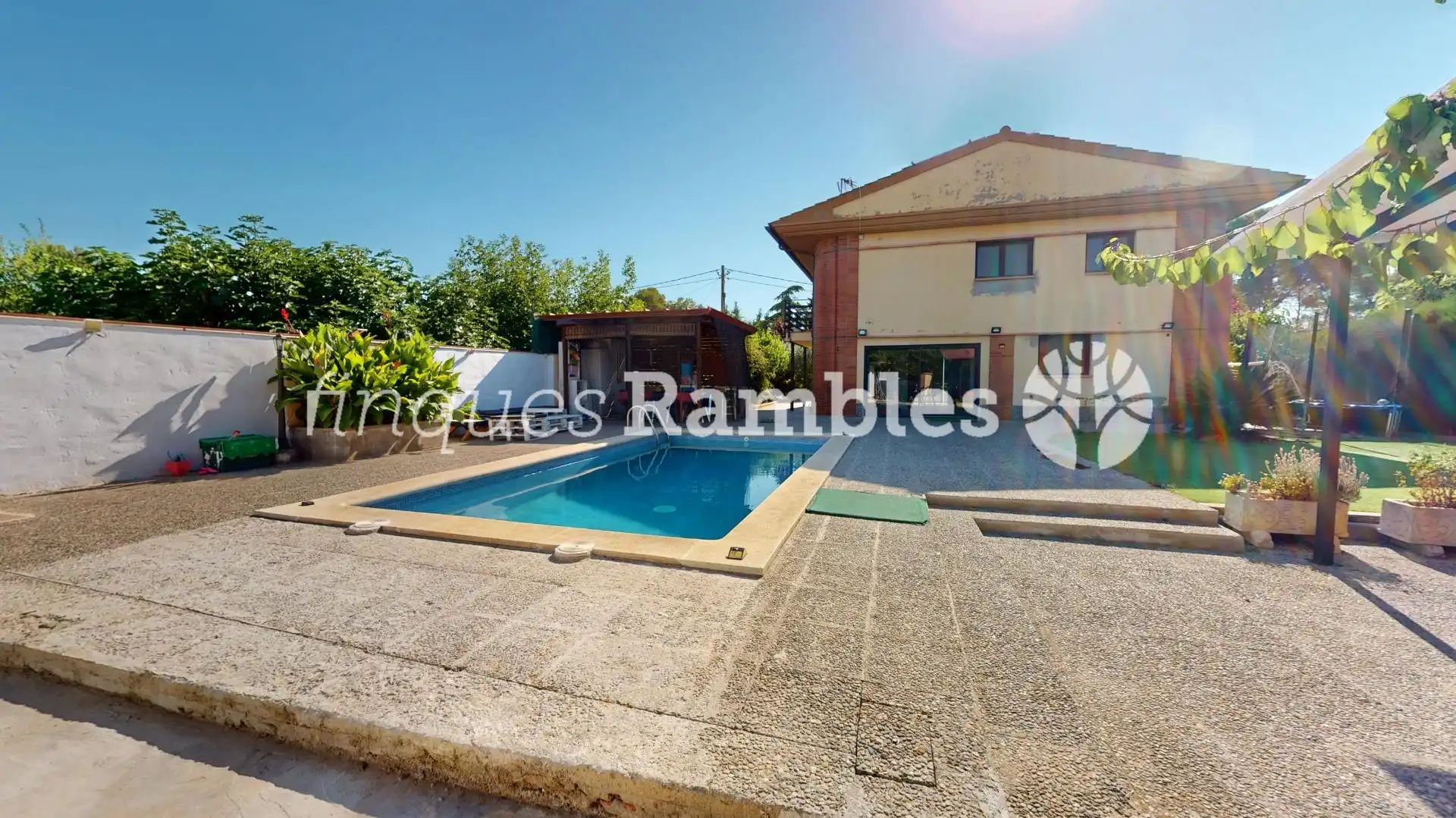 Vista exterior de Casa o chalet en venta en La Torre de Claramunt con Calefacción, Jardín privado y Parquet