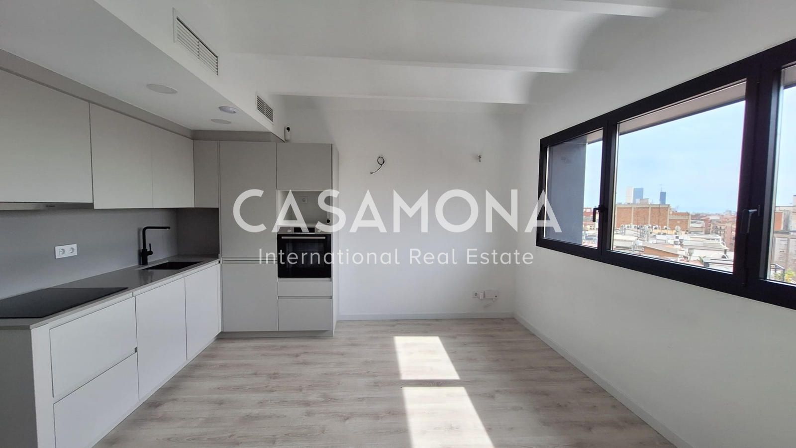 Kitchen of Apartment for sale in  Barcelona Capital  with Air Conditioner, Heating and Alarm