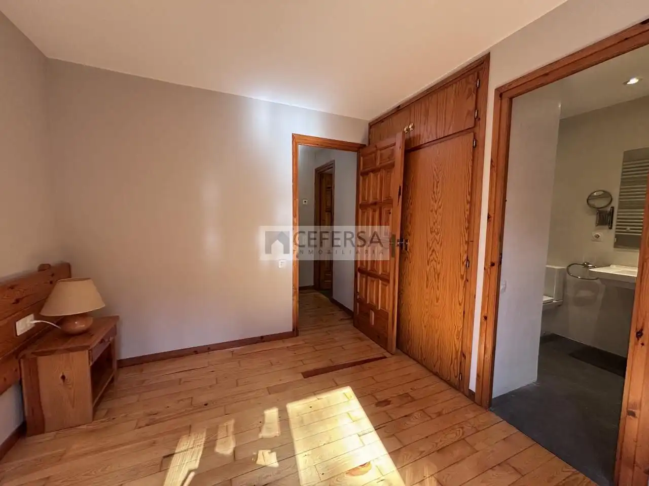 Schlafzimmer von Haus oder Chalet zur Miete in Alp mit Heizung, Privatgarten und Parkett