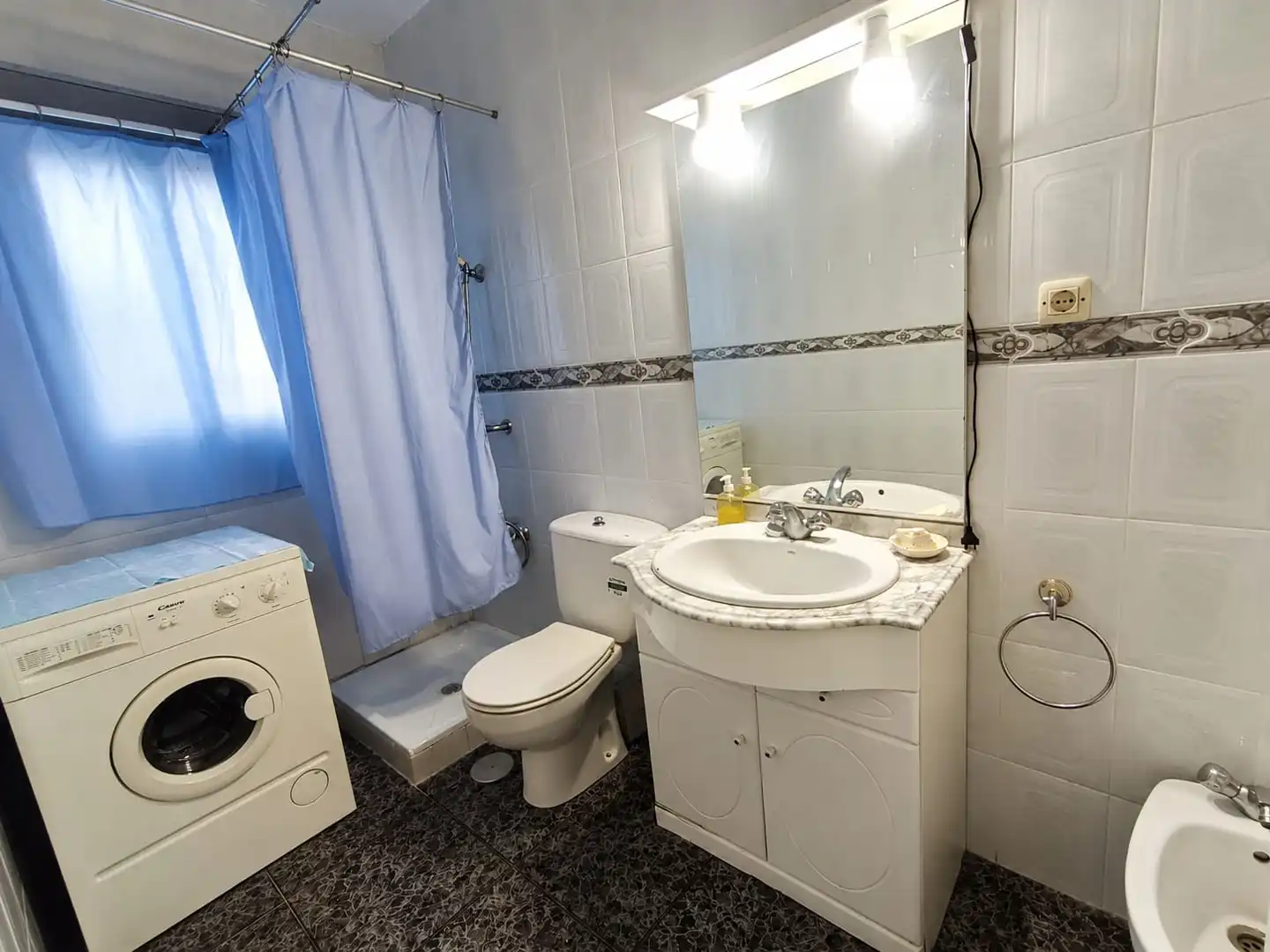 Bathroom of Houses for sale in Palomeque  with Private garden, Terrace and Storage room
