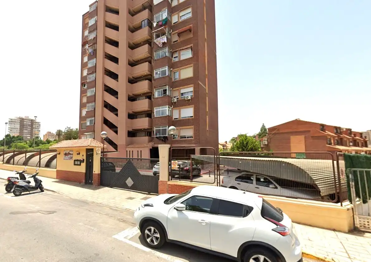 Pis amb piscina en venda a Carrer Trident 17