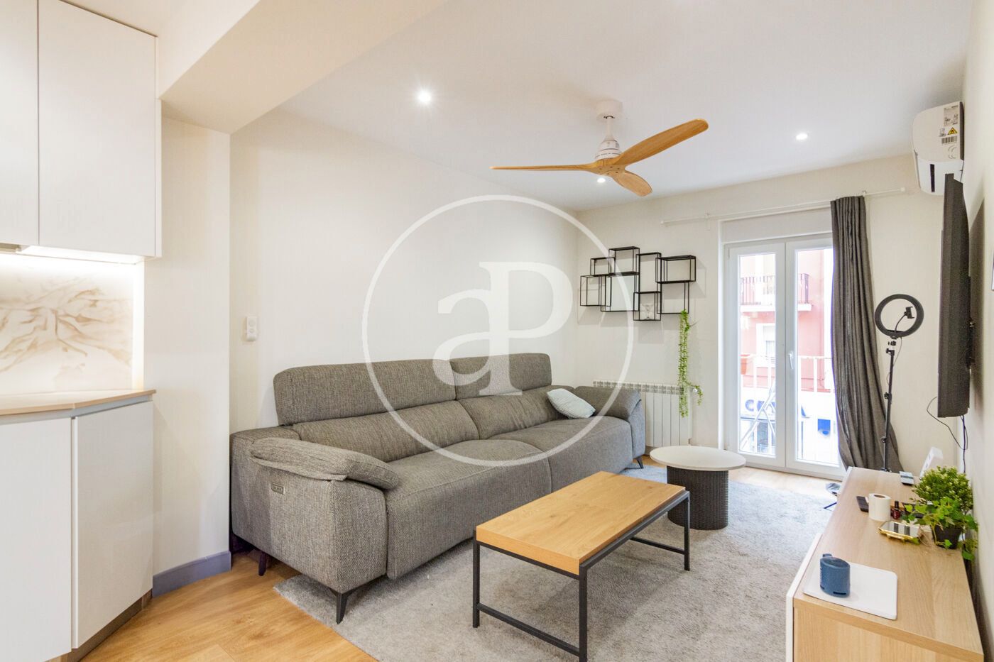 Sala de estar de Piso en venta en  Madrid Capital con Calefacción, Terraza y Amueblado