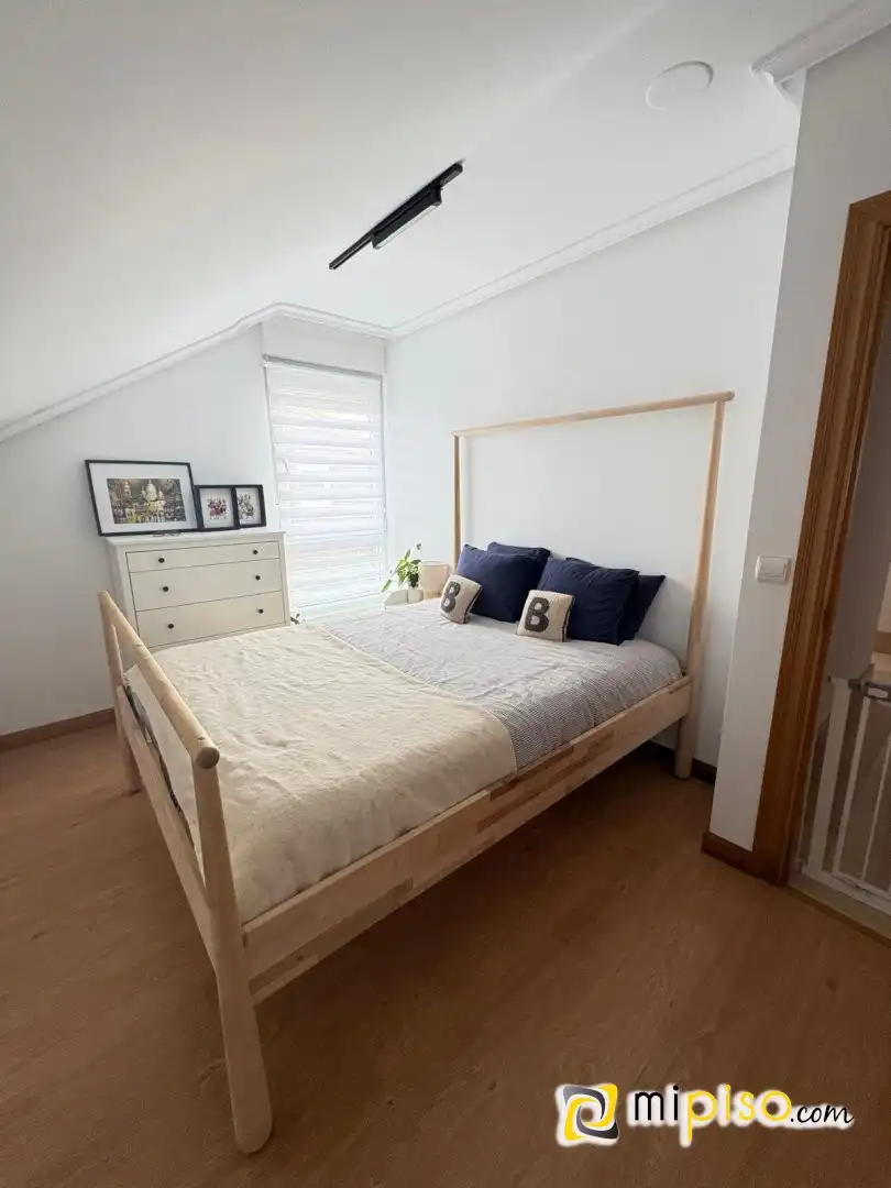 Habitación de Casa adosada en venta en Solórzano con Calefacción y Jardín privado