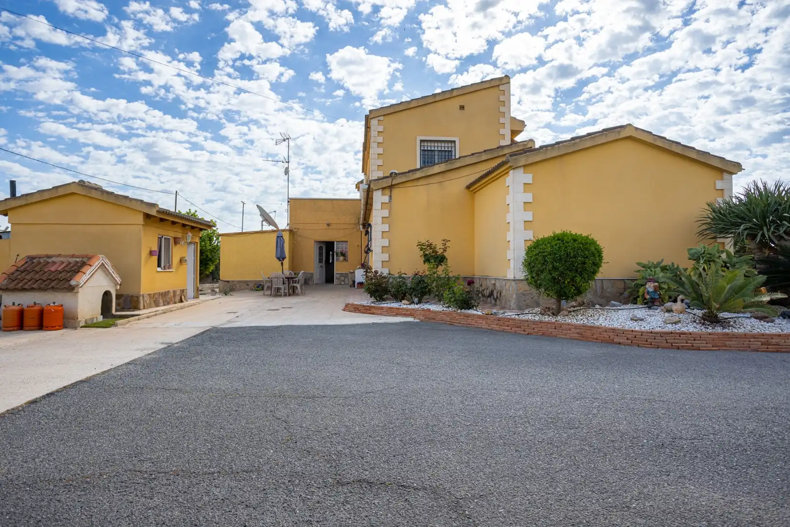 Exterior view of Houses for sale in Elche / Elx  with Terrace, Storage room and Swimming Pool