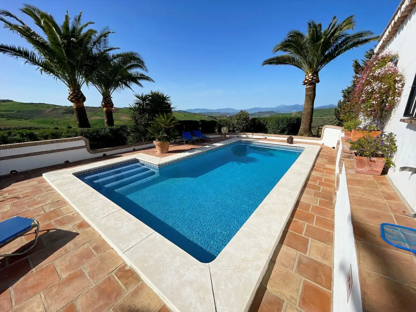 Schwimmbecken von Country house zum Verkauf in Villanueva de la Concepción mit Klimaanlage, Heizung und Privatgarten